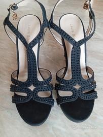 scarpe nere laura Biagiotti 