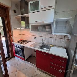 cucina con forno e cappa funzionante 226x60