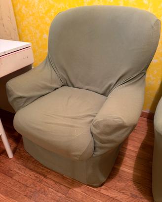 2 poltrone in pelle con coprpoltrona