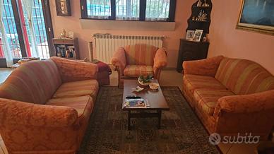 Set salotto 2 divani ed una poltrona