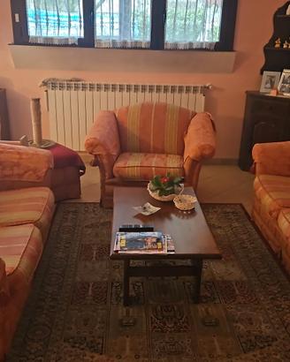 Set salotto 2 divani ed una poltrona