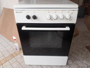 Cucina GPL e metano accensione elettrica £95 tratt