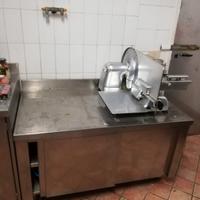tavolo armadiato in acciaio inox