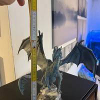 Drago fantasy in resina dipinto a mano.