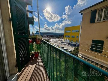 Elegante quadrilocale ristrutturato con doppi serv