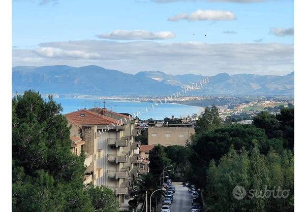 COMODO APPARTAMENTO CON VISTA MARE