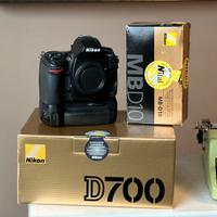 Nikon D700 con battery grip originale