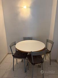 TAVOLO DA PRANZO + 4 SEDIE – ROMA PRATI