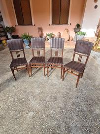 Quattro sedie antiche in legno