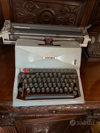 Macchina da scrivere Olivetti 82 - Vintage Origina