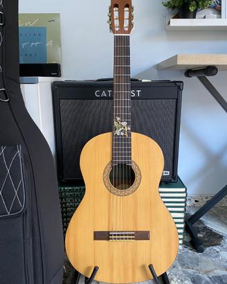 Chitarra classica elettrificata Yamaha