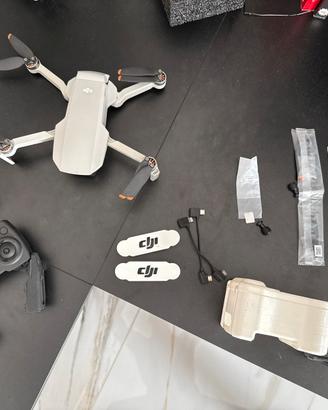 DJI Mavic Mini SE + batteria originale + ricambi