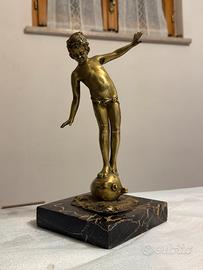 Scultura antica ragazzo su stera, firma autore