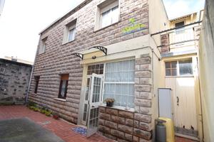 Casa con totale privacy, abitabile e ampia