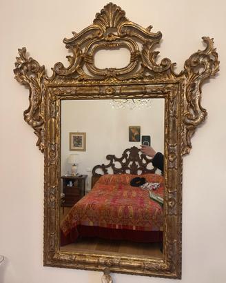 Grande specchio in legno dorato stile veneziano