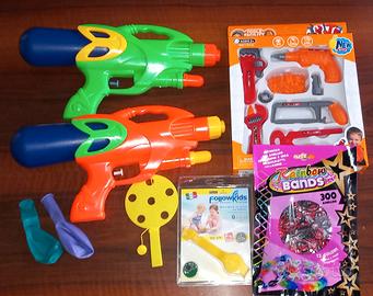 giocattoli per bambini e bracciale