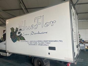 CASSA ISOTERMICA CON GRUPPO FRIGO