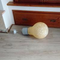 Lampadario a forma di lampadina 