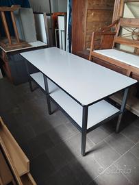 tavolo con ripiano 