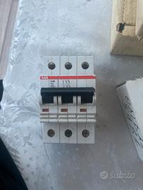 Interruttore magnetotermico