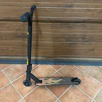 Monopattino Freestyle Nero con fiamme