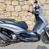 Beverly 300