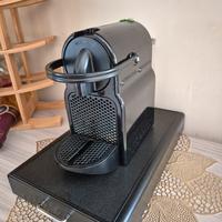 macchina caffè Nespresso De Longhi con capsule