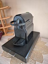 macchina caffè Nespresso De Longhi con capsule