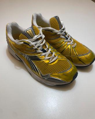 Diadora Mythos Samurai 2 running