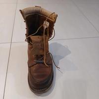 Scarpe n. 42, marca Carolina, 9 buchi.