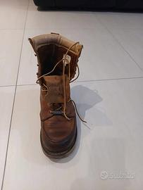 Scarpe n. 42, marca Carolina, 9 buchi.