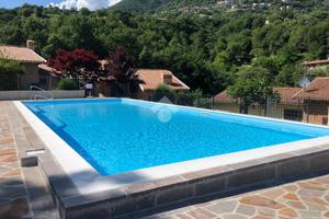 CASA SEMINDIPENDENTE A TAVERNOLA BERGAMASCA