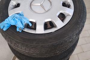 Gomme e cerchi in ferro