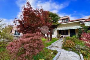 VILLA A SCHIERA A AIRASCA