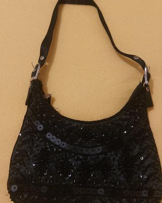 Borsa nera con paillettes 