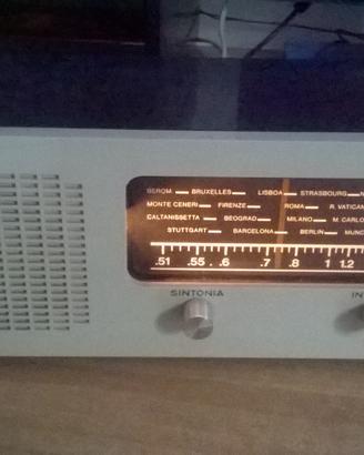Radio tuner AM compatto vintage degli anni 60