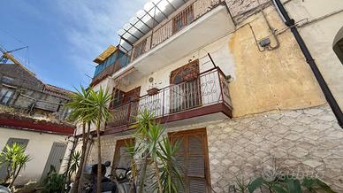 CASA SEMINDIPENDENTE A FRATTAMAGGIORE