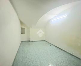 MAGAZZINO A GENOVA