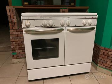Cucina a gas Tecnogas con grill elettrico