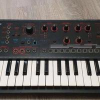 Roland JD-XI Synthesizer con custodia