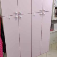 Armadio smastad Ikea bianco con ante rosa