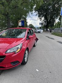 Opel corsa incidentata