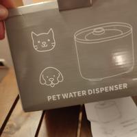 Dispensatore d'acqua per piccoli animali 