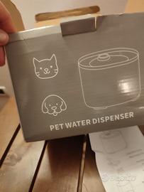 Dispensatore d'acqua per piccoli animali 