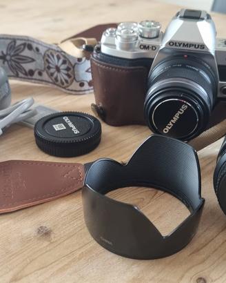 Kit Olympus OM-D E-M10 Mark III con 2 Obiettivi