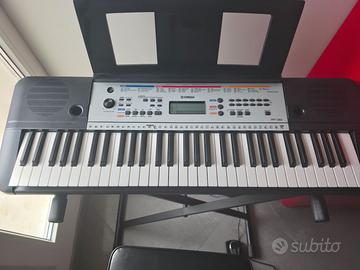 Tastiera Yamaha YPT-260 con supporto