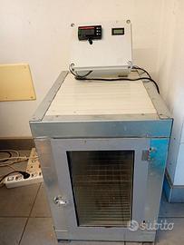 Incubatrice con ripiani fissi