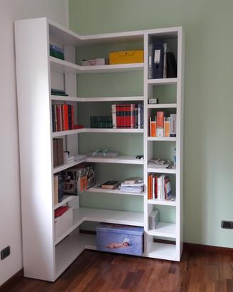 Splendida libreria angolare Misuraemme Crossing