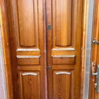 Portone di ingresso in legno