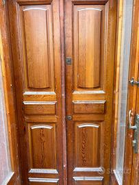 Portone di ingresso in legno